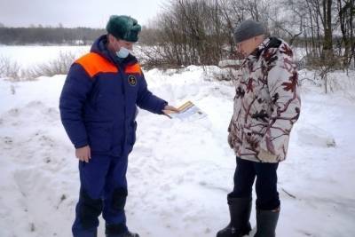 Ярославские спасатели предупреждают: лед опасен
