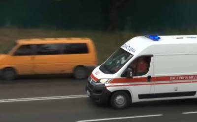 Пассажирский микроавтобус столкнулся с легковым авто: среди пострадавших есть дети
