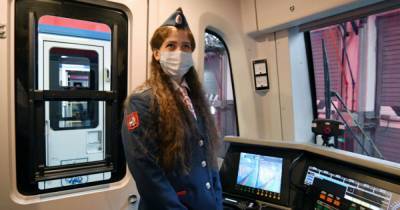 В московском метро запустили первый поезд под управлением женщины-машиниста