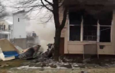 Катастрофа: самолет рухнул прямо на жилой дом - без жертв не обошлось