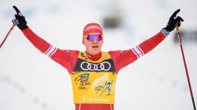 Россиянин Большунов победил в гонке преследования на этапе «Тур де Ски»