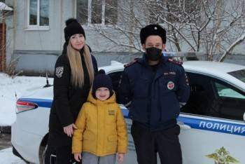 Полицейские исполнили новогоднюю мечту мальчика Вени