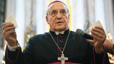 Папа римский Франциск принял отставку главы белорусских католиков