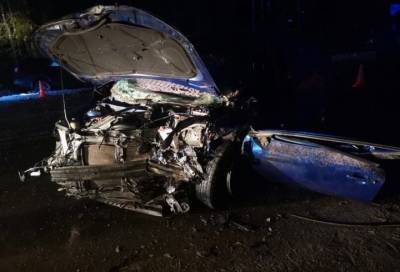 На трассе в Ленобласти при лобовом столкновении погиб водитель Lada Priora