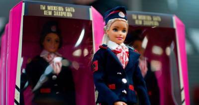 Появились куклы Barbie в образе машиниста столичного метро