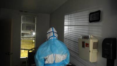 В США за сутки выявили почти 300 тысяч случаев коронавируса