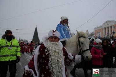 «Отмёрзли губы, нос и уши»: Анна Семенович поделилась впечатлениями от участия в параде Снегурочек в Уфе