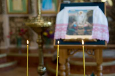 В соборе в Гатчине назвали "бредом" обвинения в продаже макарон вместо свечей