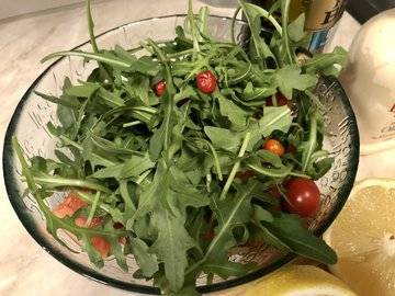 Об опасности новогодних салатов предупредила диетолог
