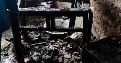 В Черновцах в квартире из-за пожара произошел взрыв газа, владелец дома оказался в реанимации (3 фото)