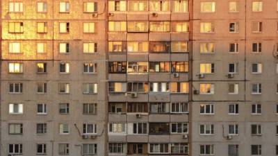 В Ленобласти пьяный муж выбросил жену в окно четвертого этажа