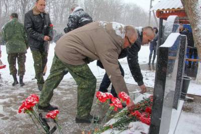 «Донбасс был, есть и будет непокорённым!» – в ДНР почтили память...