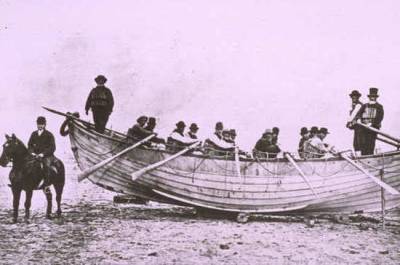 Спасательная шлюпка впервые пришла на помощь тонущим морякам 231 год назад