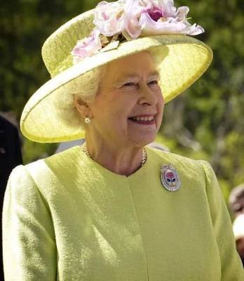 Королева Великобритании хочет нанять на работу Instagram-менеджера