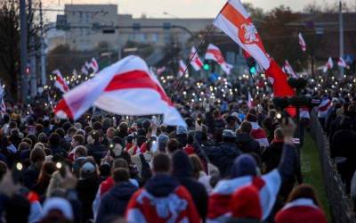 В Белоруссии генпрокуратура решила признать экстремистским бело-красно-белый флаг