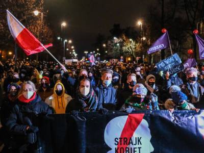 В Польше снова вспыхнули масштабные протесты из-за запрета абортов: фото, видео