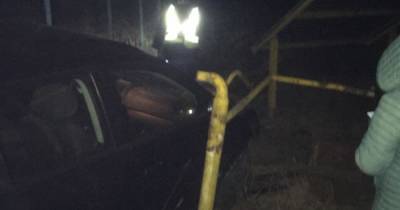 На Буковине авто протаранило газопровод: жители сел остались без газа (фото) (3 фото)