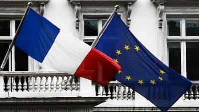 Власти Франции приостановили сообщение со странами за пределами ЕС