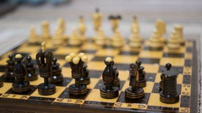 Афганские женщины на самоизоляции стали изучать игру в шахматы