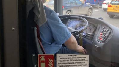 Водителя автобуса уволили после жалобы жительницы мэру Южно-Сахалинска