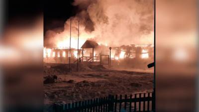 В Якутии крупный пожар полностью уничтожил школу