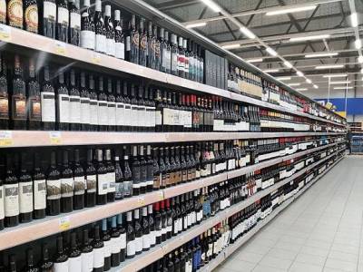 Дорогую бутылку вина украли из магазина в центре Москвы