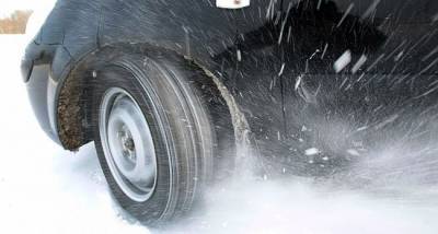 В России автомобилистам запретят ездить на летней резине зимой