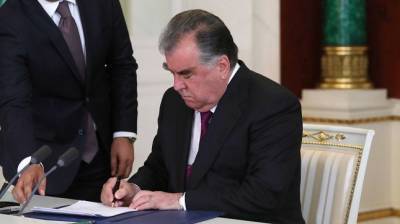 Эмомали Рахмон подписал новый закон о воинской службе