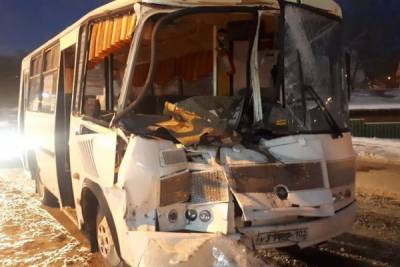 Семь человек пострадали в ДТП с участием автобуса в Башкирии