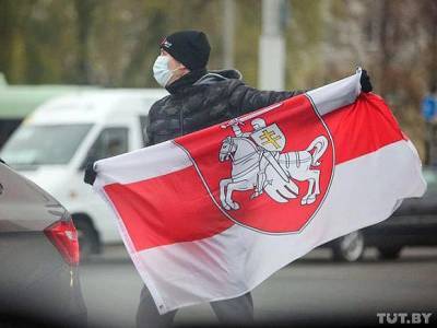 В Белоруссии хотят признать экстремистским бело-красно-белый флаг