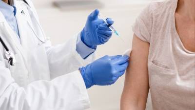 Нужно ли платить за вакцинацию от COVID-19? — разъяснили в Росздравнадзоре