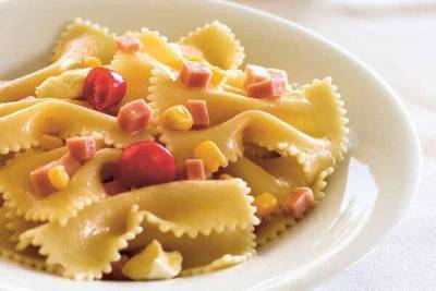 Салат из пасты с ветчиной и кукурузой: итальянская питательная закуска