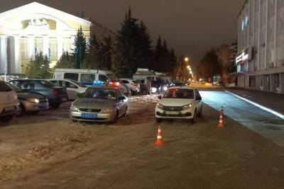 На площади Ленина в Йошкар-Оле автомобиль сбил двух пешеходов