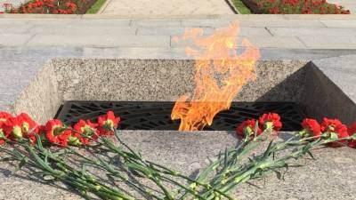 Киев запретил возложение цветов к Могиле Неизвестного Солдата