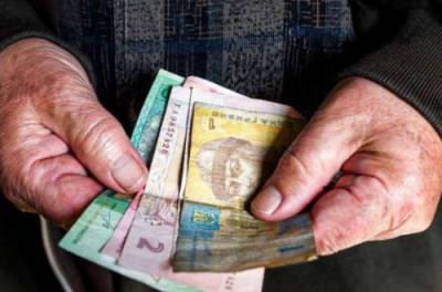 На пенсию – на полтора года раньше: каким категориям украинцев повезет