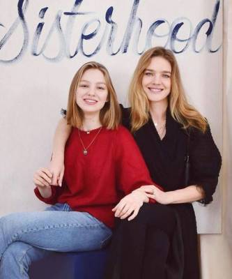 Редкое фото: Наталья Водянова с младшей сестрой Кристиной провели спа-день в Париже