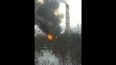 Пожар и взрывы: ЧП на северо-западе Москвы сняли на видео