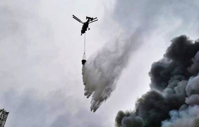 Три вертолёта тушат крупный пожар в Москве