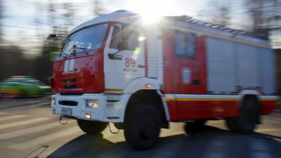 Для тушения топливозаправщика в Москве направлены три пожарных вертолета