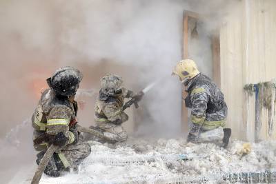 Первые кадры с места серьёзного пожара на северо-западе Москвы