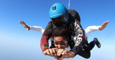Санта Димопулос ошеломила эмоциональным видео, как прыгает с парашютом