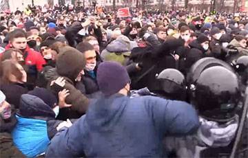 Алексей Навальный - Подравшийся с ОМОНом на митинге в Москве «берсерк» рассказал о причинах своего поступка - charter97.org - Москва