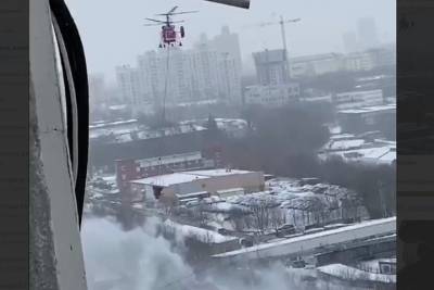 МЧС направило три вертолета тушить пожар на северо-западе Москвы
