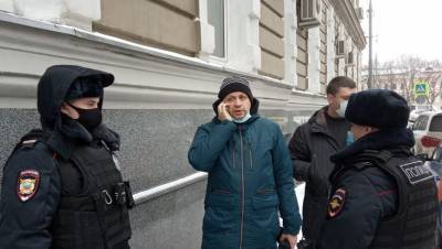Главреда "Медиазоны" " Сергея Смирнова задержали на прогулке с ребёнком