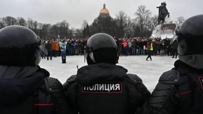 Губернатор Петербурга посетил учения полиции перед митингами 31 января