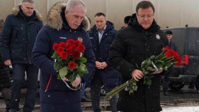 Главы Самарской и Ульяновской областей возложили цветы на месте ДТП