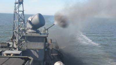 Российский ЧФ встретил американские эсминцы широкомасштабными военно-морскими маневрами с учебно-боевой стрельбой