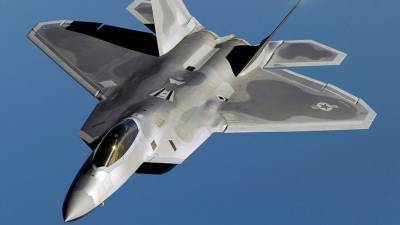 США модернизировали первый в мире истребитель пятого поколения F-22 Raptor