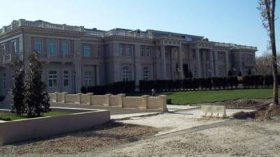 «Один большой бетон»: владелец раскрыл предназначение «дворца» в Геленджике