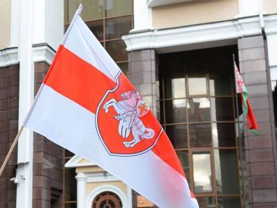 Власти Беларуси хотят сажать за бело-красный флаг